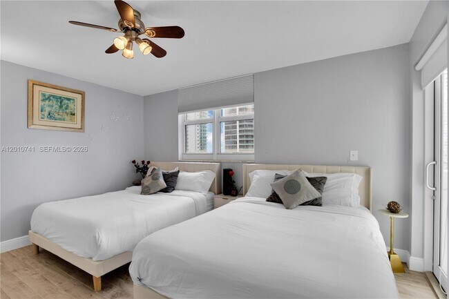 Building Photo - 1200 Brickell Bay Dr