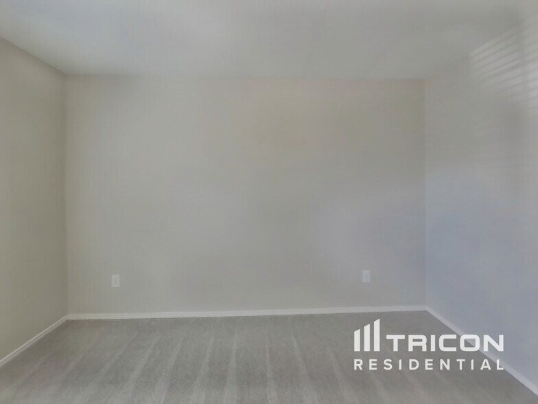 Building Photo - 1301 Water Lily Dr