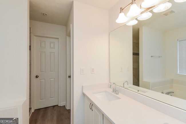 Building Photo - 280 Pleasant Hills Dr