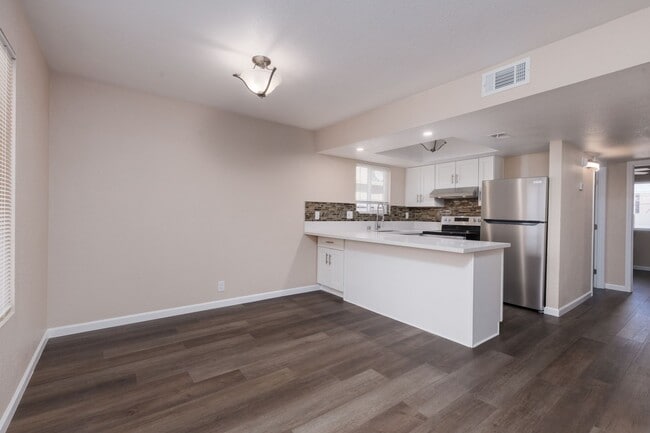 Building Photo - 6205 Bellota Dr