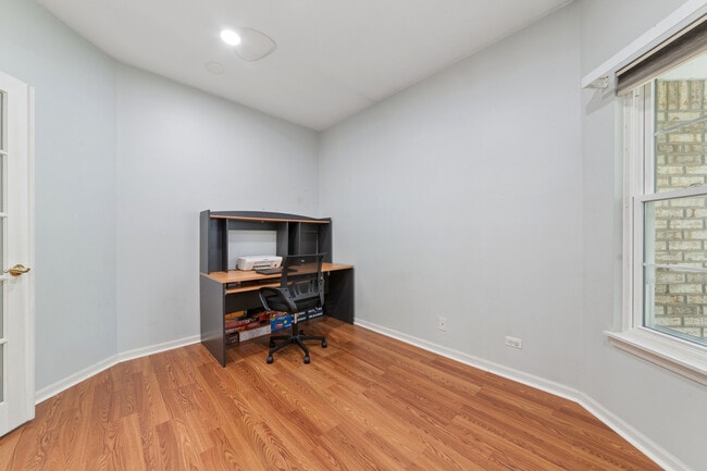 Building Photo - 122 Bay Dr