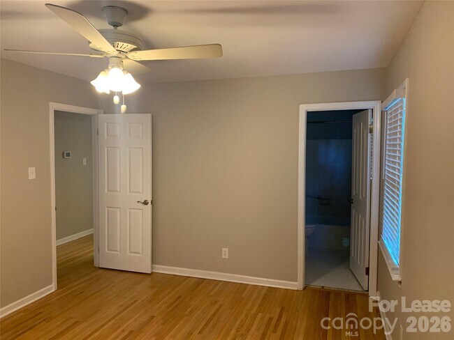 Building Photo - 1130 Cheddington Dr