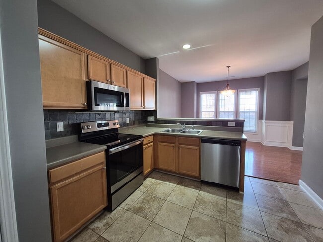 Building Photo - NEW LISTING!!!!!