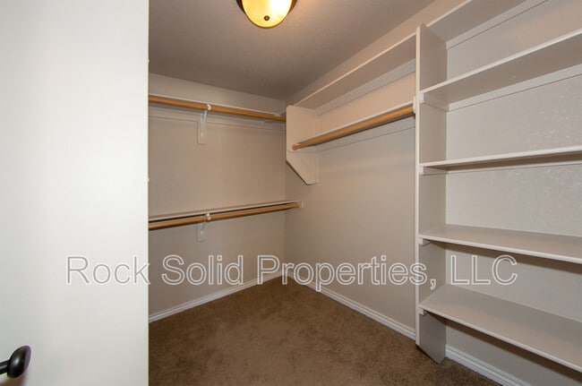 Building Photo - 3618 Woodhaven Dr