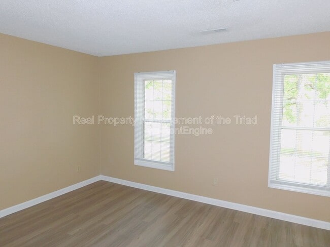 Building Photo - 7185 Avenbury Cir
