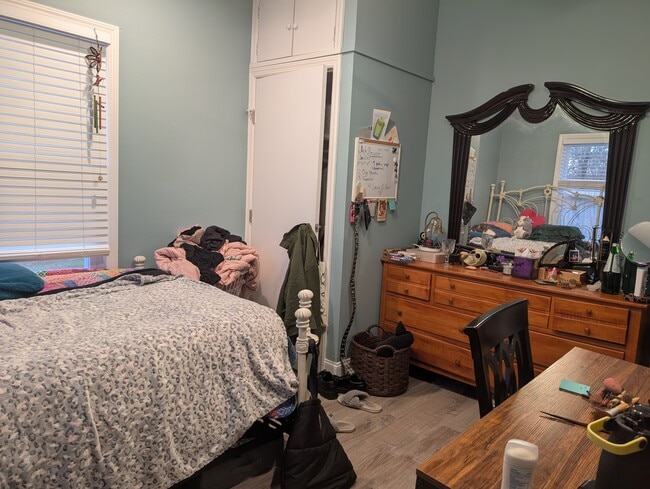 Building Photo - 15 Plandome Pl