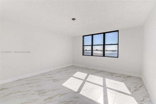 Building Photo - 1800 NE 114th St