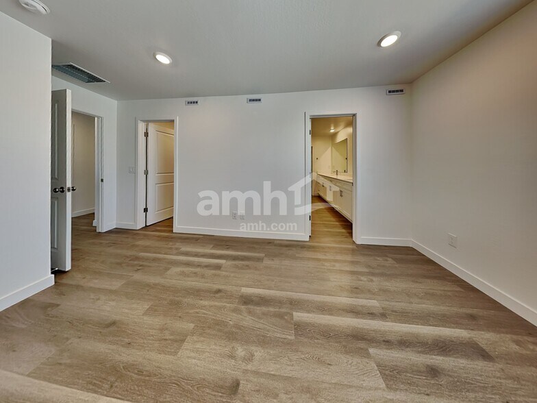 Building Photo - 20177 W Thomas Rd