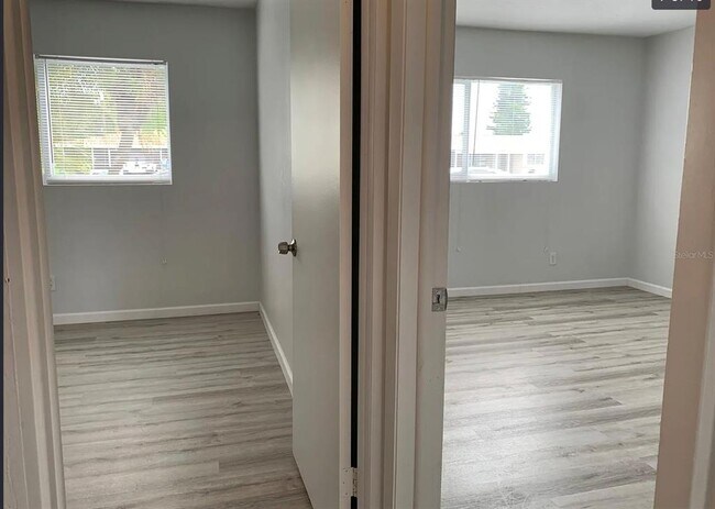 Building Photo - 4963 Viceroy St