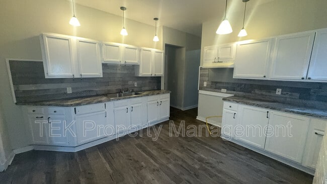 Building Photo - 26 Augustine St