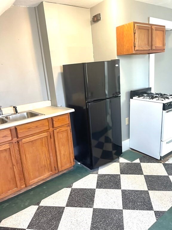 Building Photo - 546 N Front St