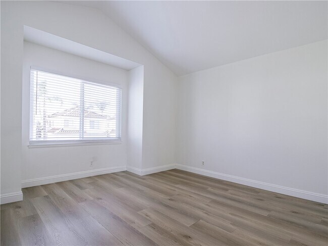 Building Photo - 25035 Eaton Ln