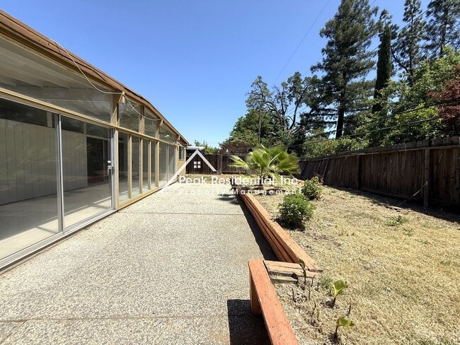 Building Photo - Mid-Century Modern 3bd/2ba Near Madison & ...