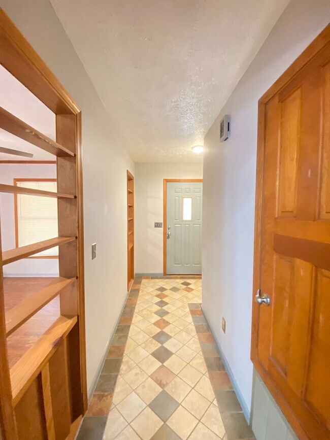 Building Photo - Beautiful Home Available Now!