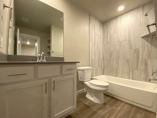 Building Photo - Townhome in Deer Creek Schools!