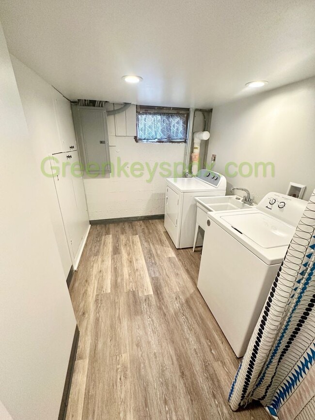 Building Photo - 2-Bedroom 2-Bathroom House in NE Portland,...