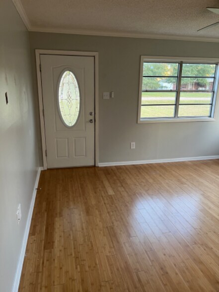 Building Photo - 119 Fairlane Dr