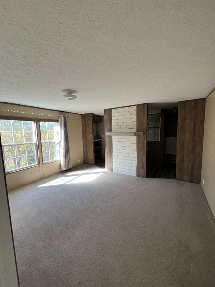 Building Photo - 4971 Old Boonesboro Rd