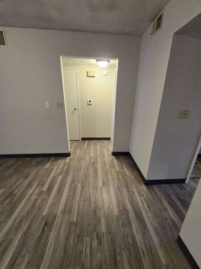 Building Photo - 5201 S Brooks Dr