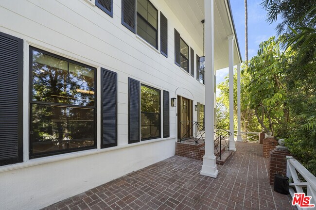 Building Photo - 1722 N Vista St