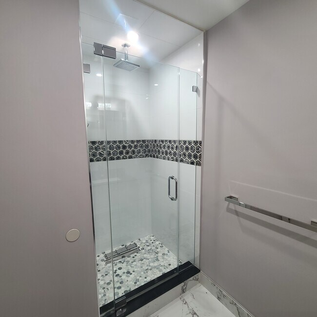 Building Photo - 21 65th St