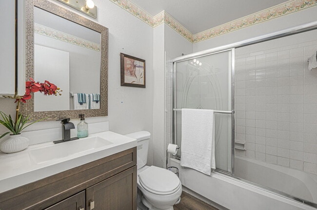 Building Photo - 1550 SE Dewberry Ct