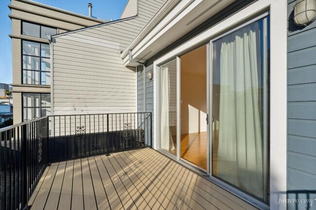 Building Photo - 641 Natoma St