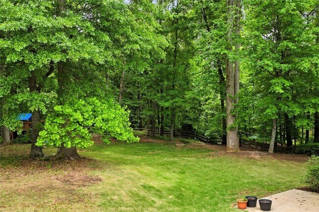 Building Photo - 2058 Woodside Park Dr