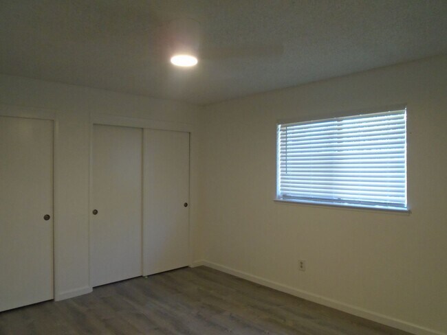 Building Photo - SW WITH OFFICE AND RV PARKING !!!!