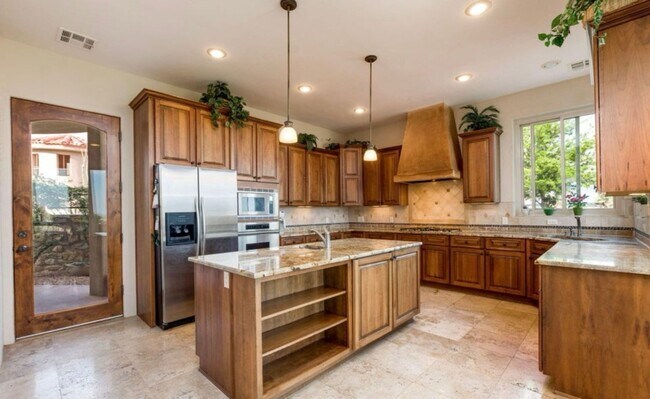Building Photo - 3022 Lookout Ridge Dr