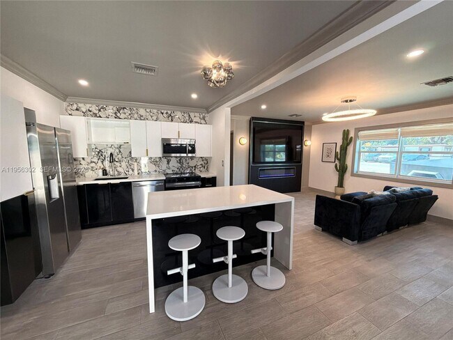 Building Photo - 1532 N Andrews Ave