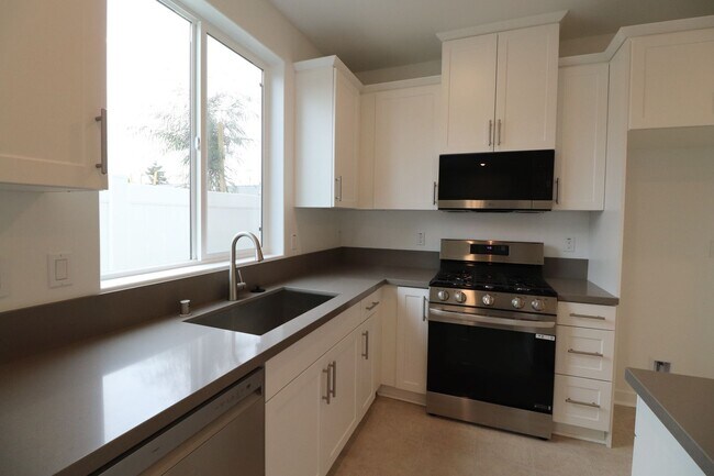 Building Photo - 1713 River Vis