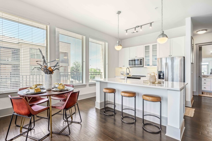 Haley Model Kitchen and Dining Area - Bexley Grapevine