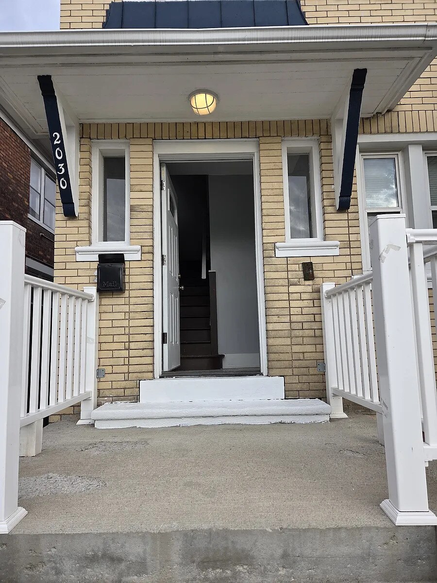 Building Photo - 2030 Hazelwood St