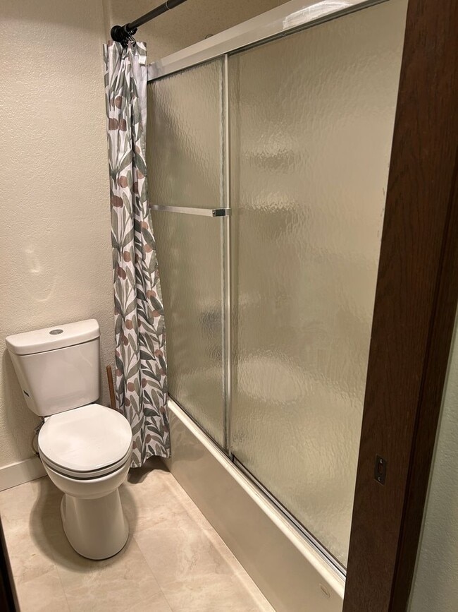 Building Photo - 2bd/1.5ba Tukwila Townhome