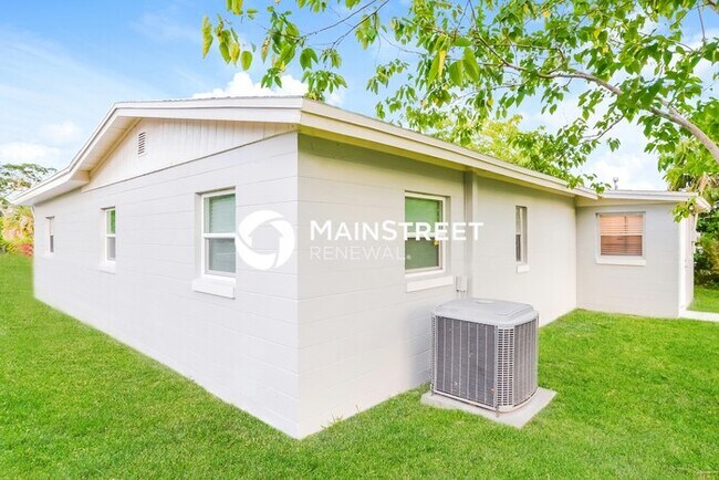 Building Photo - 4 Bedroom Pet-Friendly Home in ORLANDO, FL with Main Street Renewal