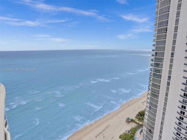 Building Photo - 15901 Collins Ave