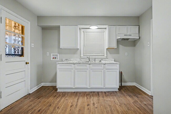 Building Photo - Stunning 3 bedroom 1 bath Home For Rent