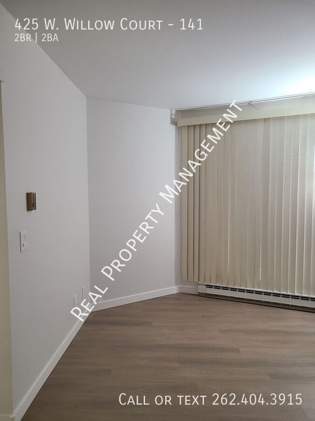 Building Photo - Spacious 2 Bedroom Condo minutes from Lake...