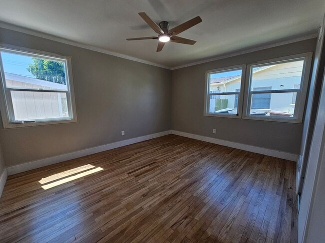 Building Photo - 1115 N Louise Dr