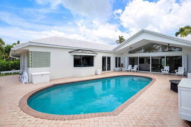 Building Photo - 1332 Tamarind Way