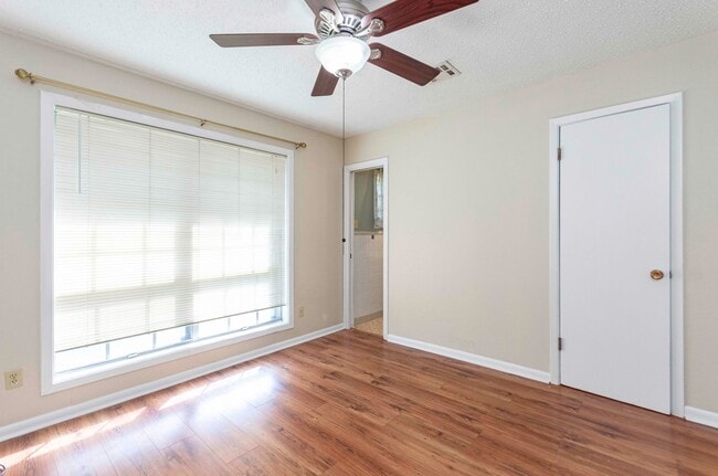 Building Photo - 101 Wakefield Dr