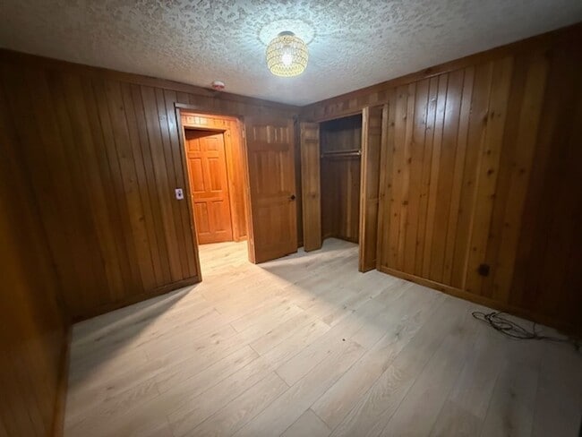 Building Photo - Charming 3BR Country Log Home in the Willamette Valley