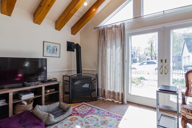 Building Photo - 313 High St