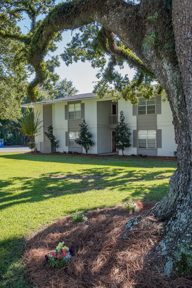 Primary Photo - Twin Oaks Apartments