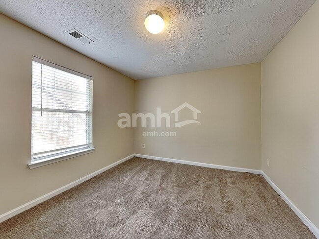 Building Photo - 2901 Horseshoe Bend Rd SW