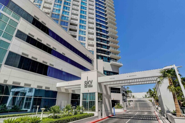 Building Photo - Sky Las Vegas 3706- Strip/City Views from this Stunning 2Bd/ 2Ba Residence