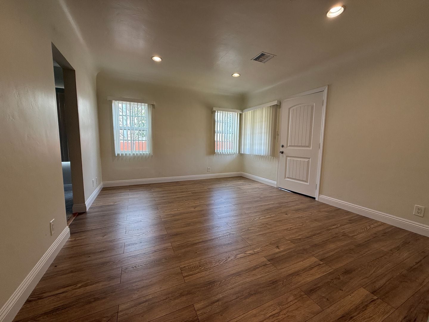 Building Photo - 2-bedroom, 1-bath home in the heart of Glendale!