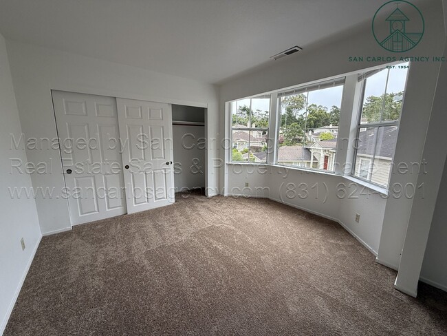 Building Photo - Refreshed Two Bedroom Pacific Grove Townhome in Gated Community