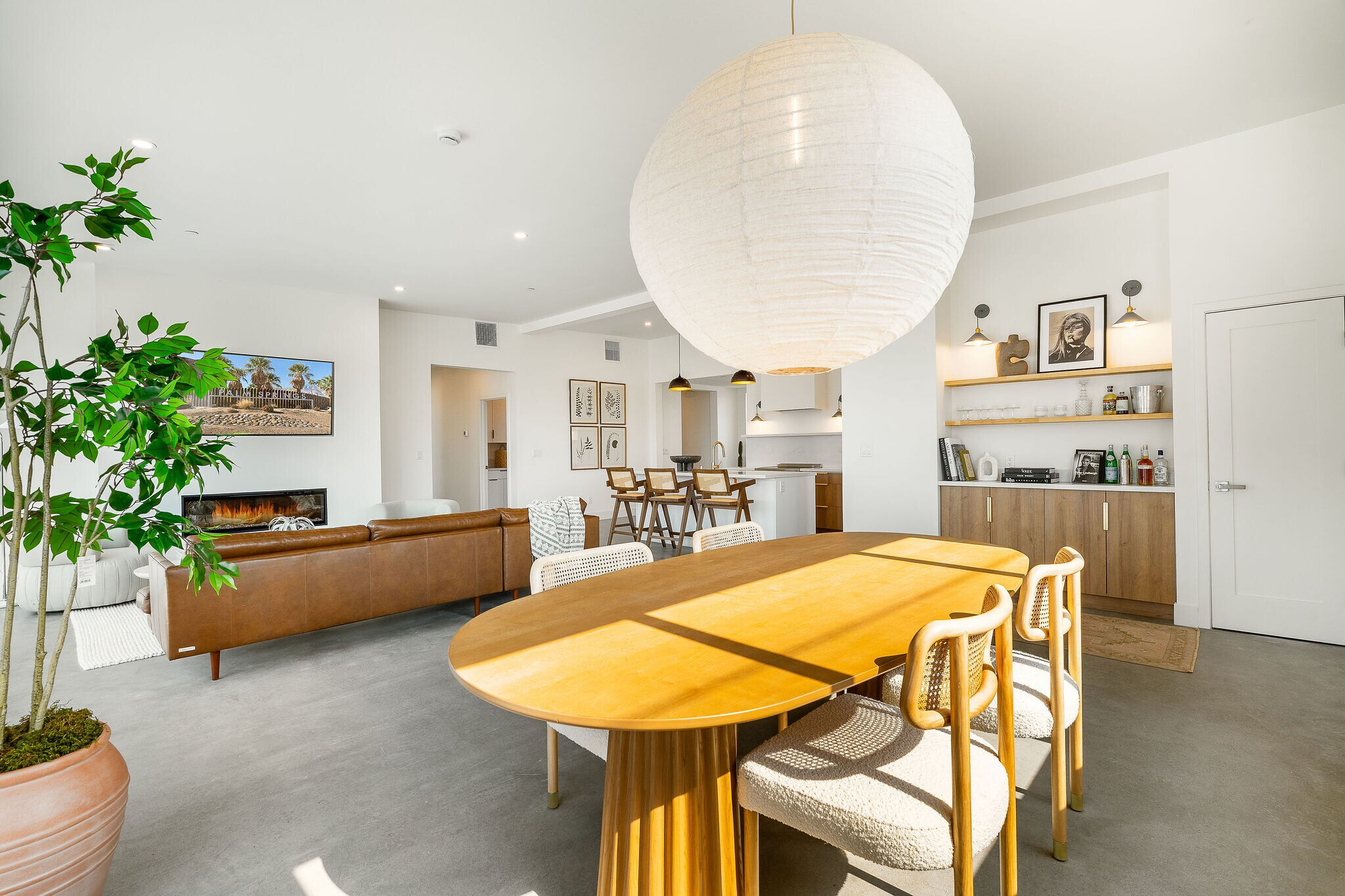 Building Photo - 361 W Sunview Ave